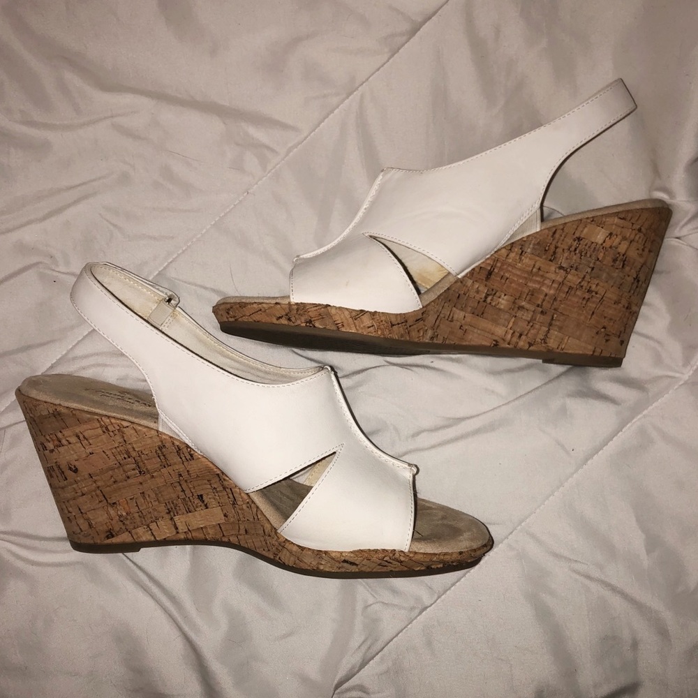 White Wedges